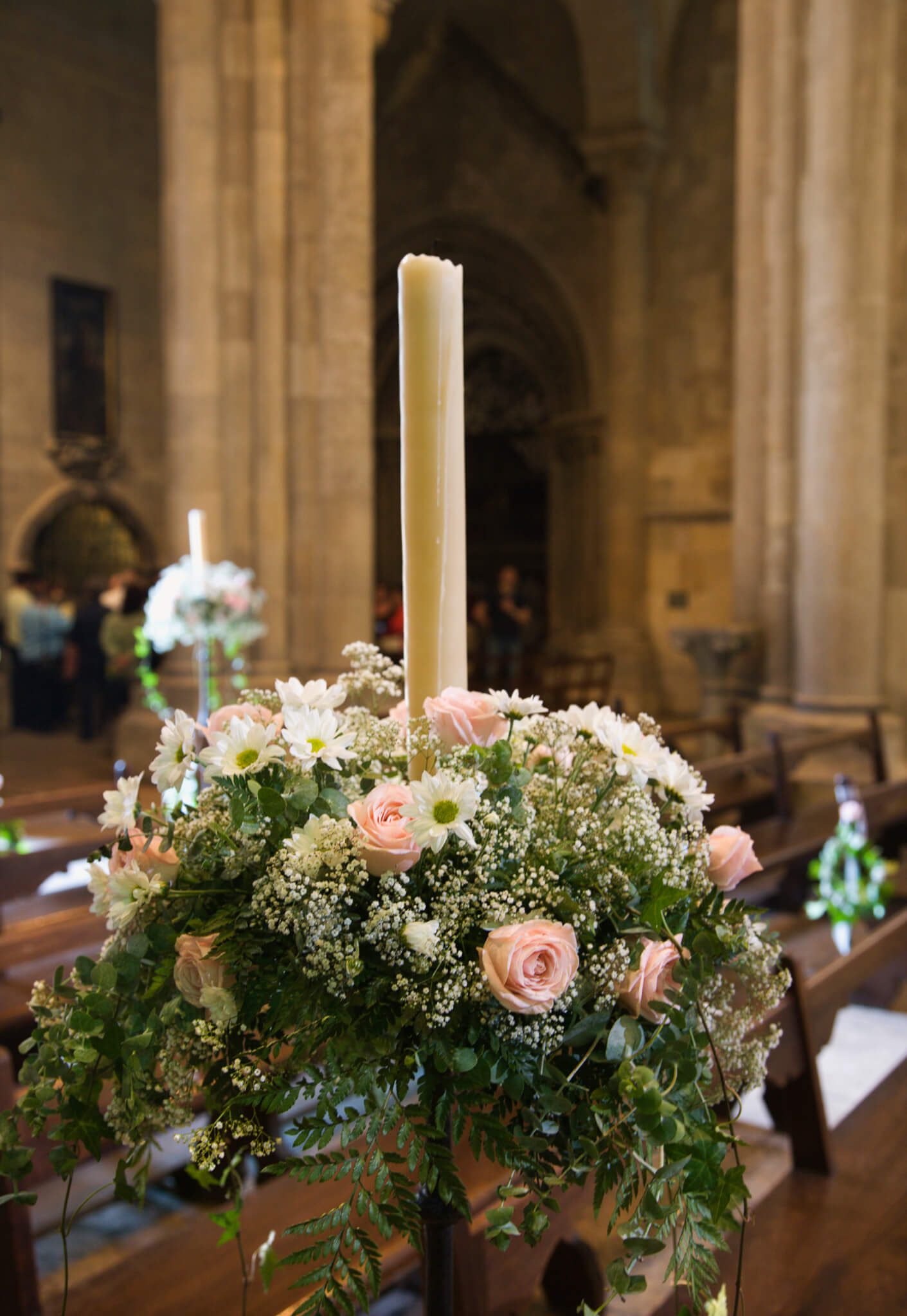 Kirchendeko mit Kerze